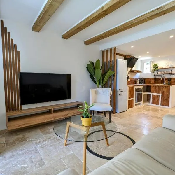 Évasion au calme - Duplex cosy avec piscine & tennis, hotel in Saint-Vallier-de-Thiey