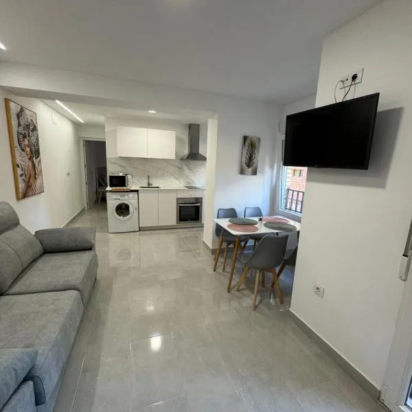 Apartamento África en centro moderno con balcón, hotel en Almansa