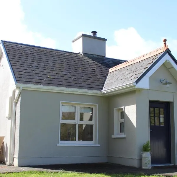 Heather Cottage and Shepherds Hut, hotel v destinaci Knock