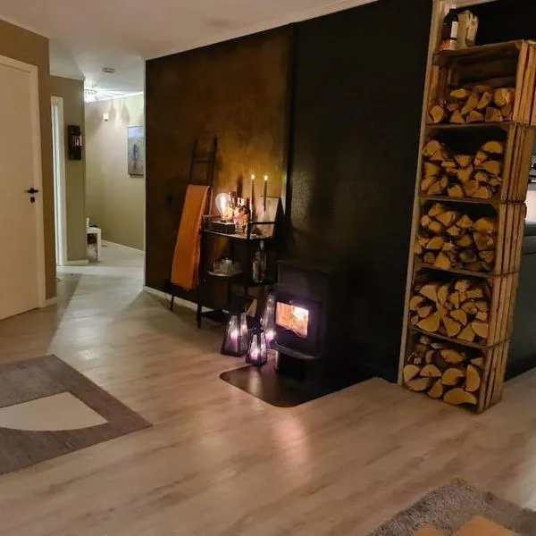 Koselig og moderne leilighet, meget sentralt i Narvik med gratis parkering!, hotel v destinaci Narvik