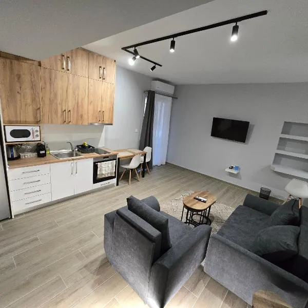 GREKO HOME WITH FREE PRIVATE PARKINg, hotel v Soluni