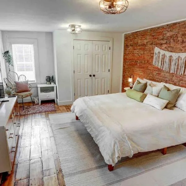 Beautiful Boho Villa on Vine in the heart of Lancaster, hotel v destinaci Lancaster