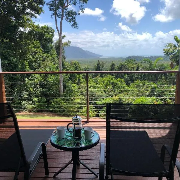 Daintree - House with a view, hotel in Cow Bay