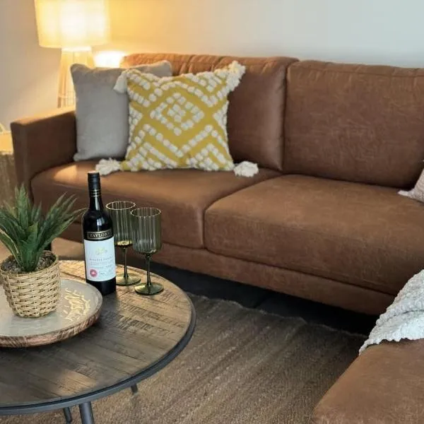 New Listing Loft Apt & A C in Heart of Devonport, hotel v destinaci Devonport