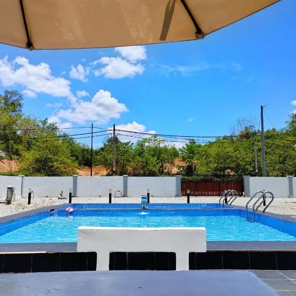 Kvaloya Homestay Private Swimming Pool, hotel sa Kampung Gurun