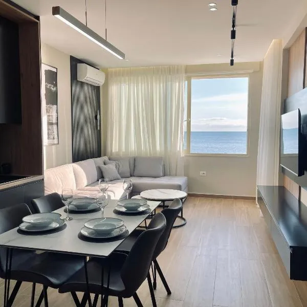 Luxurious Dreamy seaview apartment, Hotel in Durrës