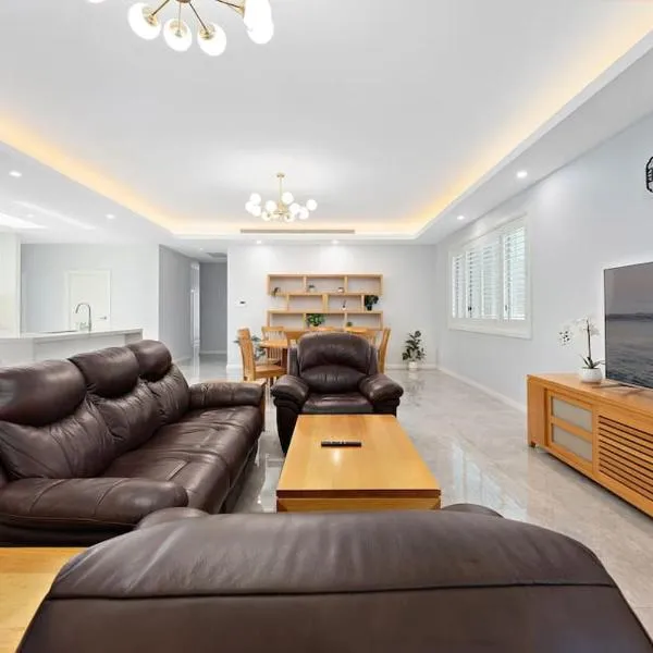 Aircabin - Fairfield - Modern - 6 Bedrooms House, hotel in Fairfield