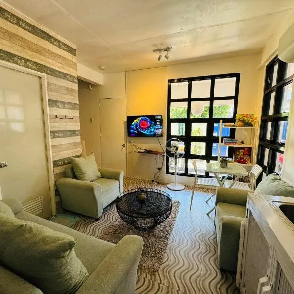 Josephine's Bunker, hotel Legazpiban