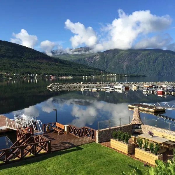 Solstrand Fjord Holiday, hotel en Eidsvåg