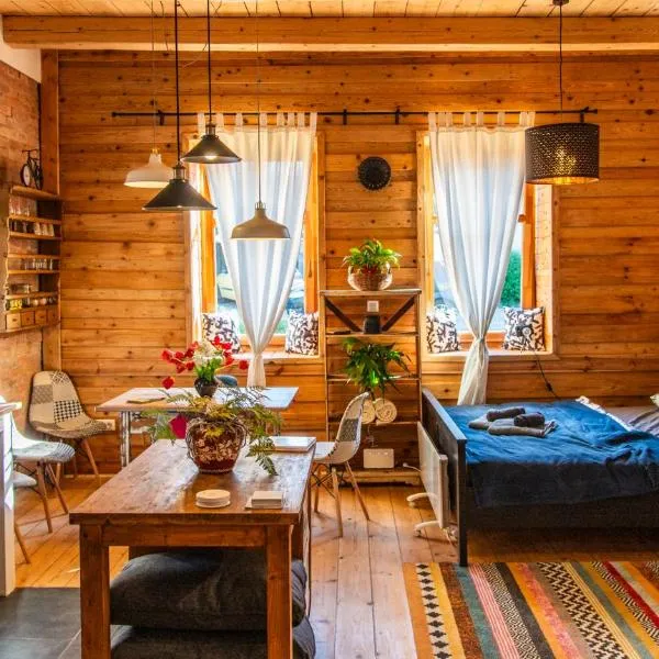 Minifaktúra Loft Apartman & Reggeliző és Ételbár, hotel v destinaci Szokolya