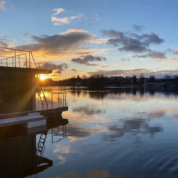 Waidlerland Hausboot 1, hotel en Waldkirchen
