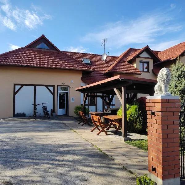 Lwi dworek LD, hotel v destinaci Jarosław