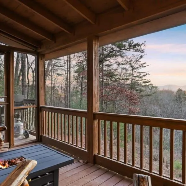 Mountain Views Hot Tub FirePit Close to town, hotel u gradu Blue Ridge