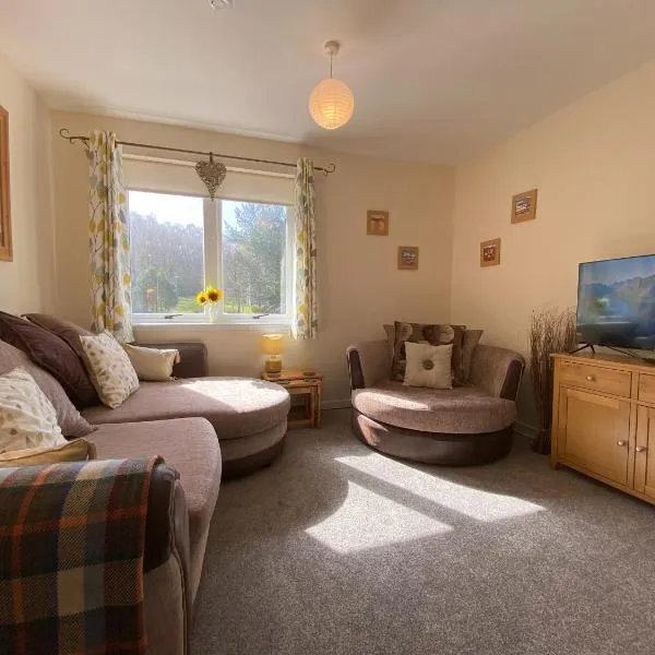 Treetops - Bright 2 Bed Flat - Super Location, hotel v destinaci Inverness