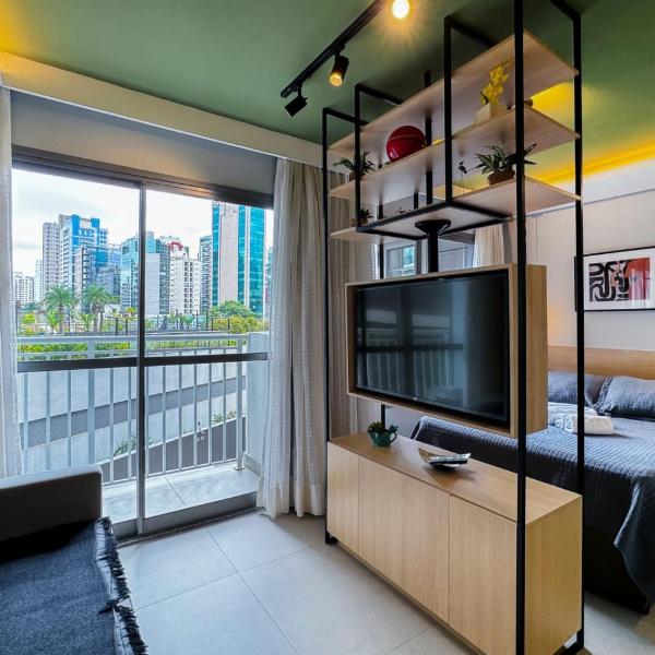 Studio novíssimo, completo e muito bem localizado