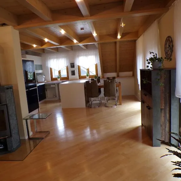 Mondfänger Ferienwohnung , Nähe Playmobil Funpark und Messezentrum, hotel v destinaci Wilhermsdorf