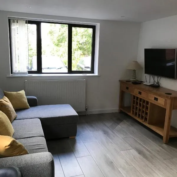 1 bedroom self contained separate Annexe in Exeter, hotel di Ide