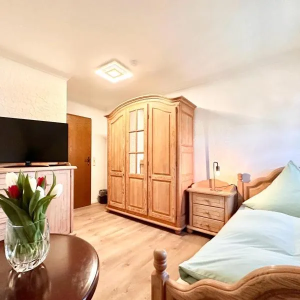 Hotel Deutsches Haus mit WLAN und Parkplatz, HDZ und Kliniken in der Nähe, direkt an der A2 und A30 gelegen, hotel in Löhne