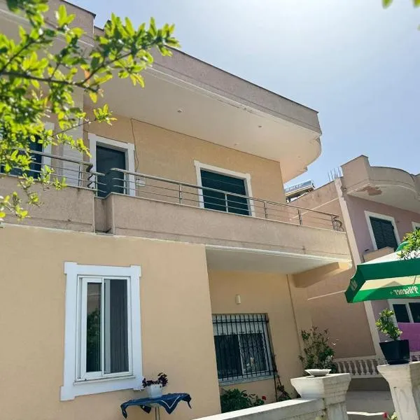 Amel's Apartments Comfortable Family Stay Near Orikum Beach, hotel v destinaci Orikumi