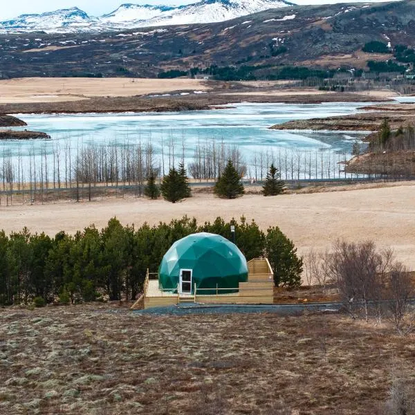 Golden Circle Domes - Lake View, hotel in Búrfell