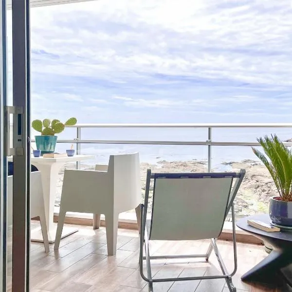 Appartement les pieds dans leau accès direct sur la côte sauvage - 2 pers, hotel in Les Sables-dʼOlonne