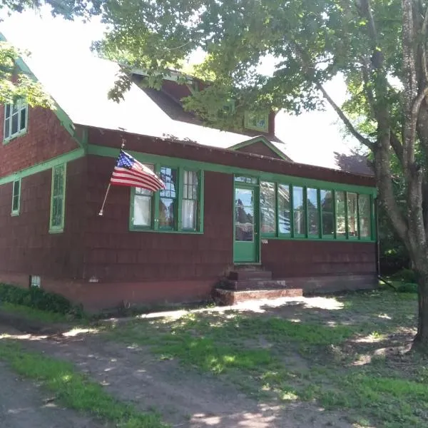 Hemlock House, hotel in Bessemer