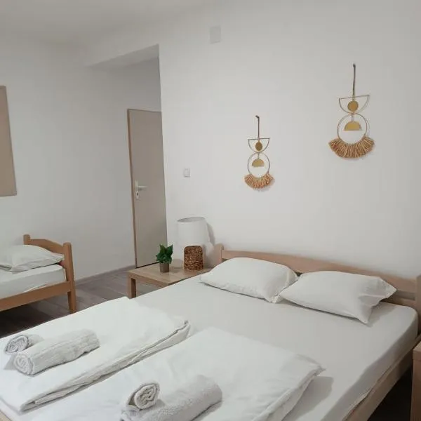 Sunčani apartman 2, hotel en Voljevci