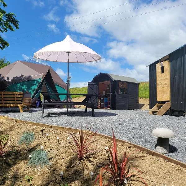 Luxury Glamping in the Stargazer Dome - Beautiful Private Setting close to Narberth, hotel v destinaci Narberth