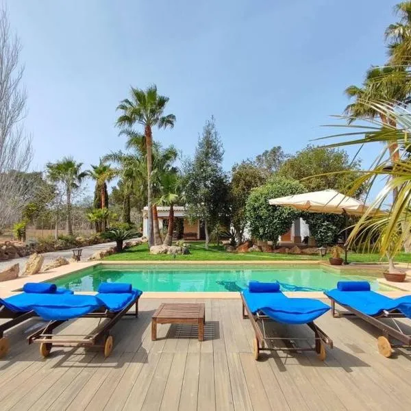 Casa Bet con piscina y jardín., hotel in Sant Miquel de Balansat