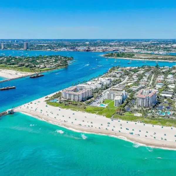 Dog friendly condo with beach access, hot tub, firepit, hotel in West Palm Beach