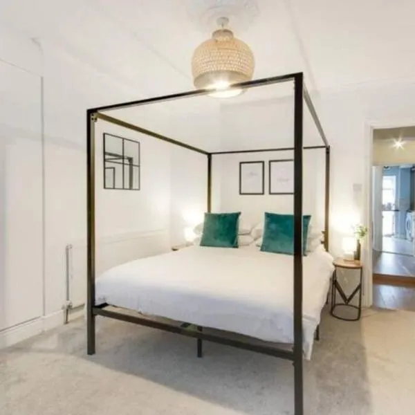 Royal Tunbridge Wells में, होटल Central 2 bedroom garden flat with free parking