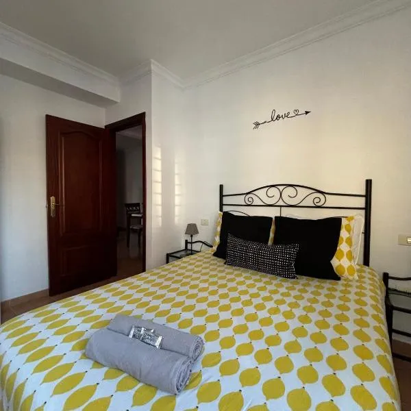 APARTAMENT SARDINA NEAR THE BEACH WITH POOL AND WIFI e, hotel v destinácii Gáldar