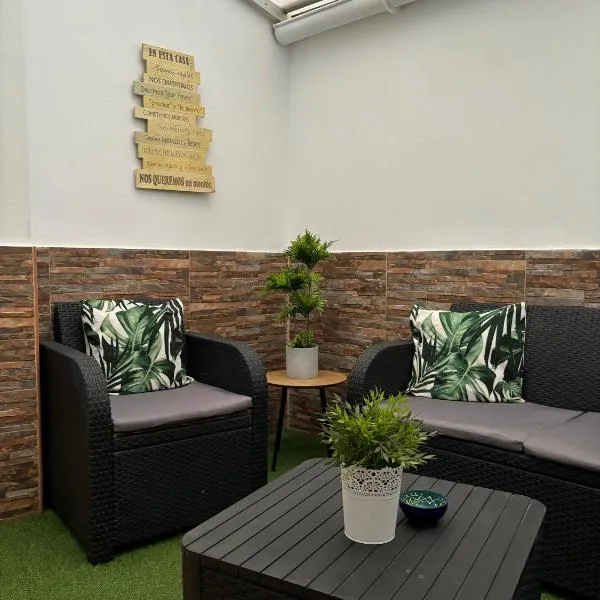 APARTAMENT SARDINA NEAR THE BEACH WITH POOL AND WIFI e, hotel v destinácii Gáldar