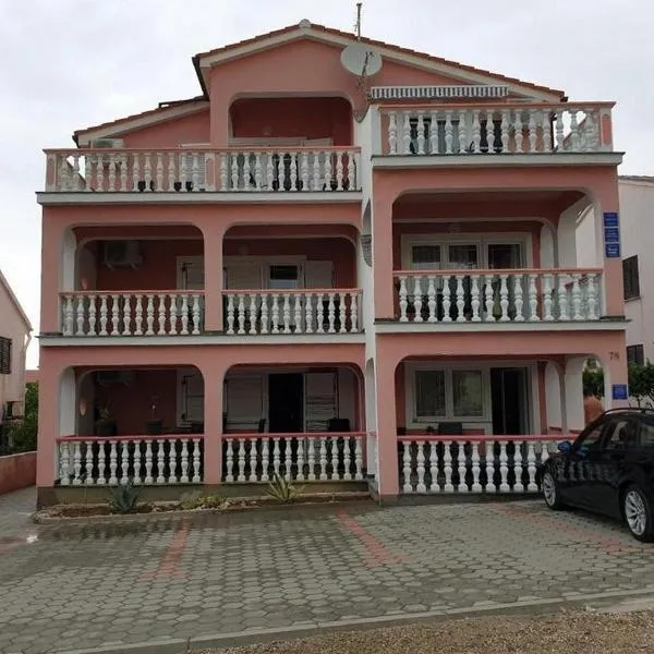 Apartments and rooms with parking space Povljana, Pag - 22707, hotel v destinaci Povljana