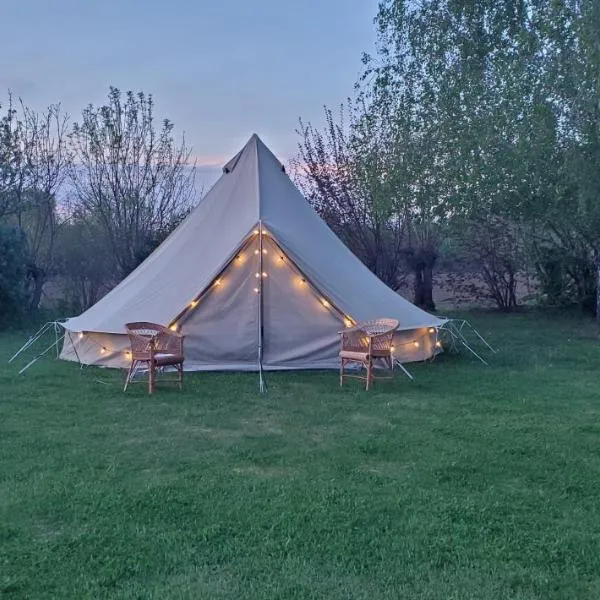Tiszaglamping, the belgian hideaway, hotel v destinaci Tiszacsege