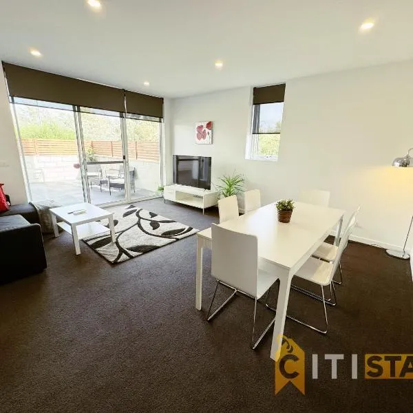 Wonder in Woden - 2 bd 2bth Apt, מלון בPhillip