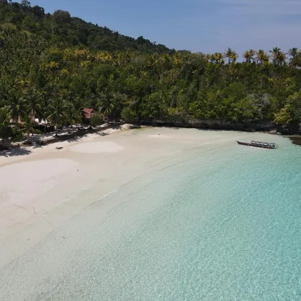 Sera Beach Dive Resort, hôtel à Kododa