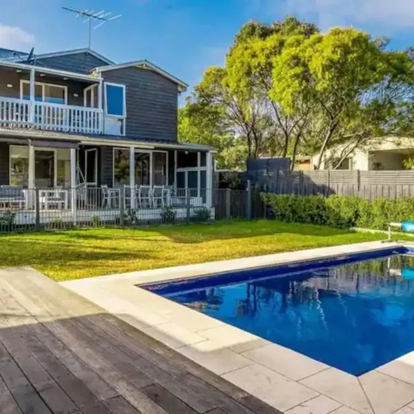 The Birkdale with Heated Pool by Ready Set Stay - BYO Linen and Towels, hotel v destinácii Sunset Strip