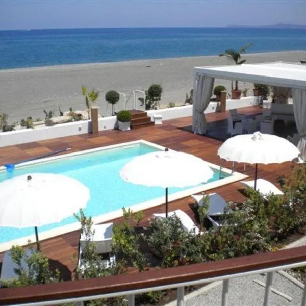 Ancora Bianca Beach Residence, hotel in Pezzi di Gala