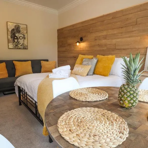 Modern,Two Beds, Close to Town, Beach, Hospital, Free Parking, hotel in Eastbourne