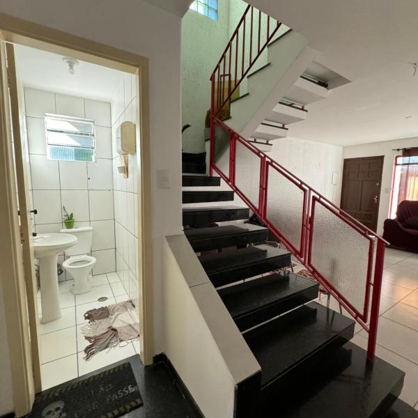 Quarto privativo em residência ótima localização - Foto 3