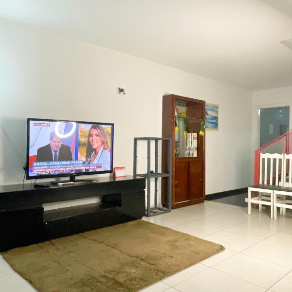 Quarto privativo em residência ótima localização - Foto 5