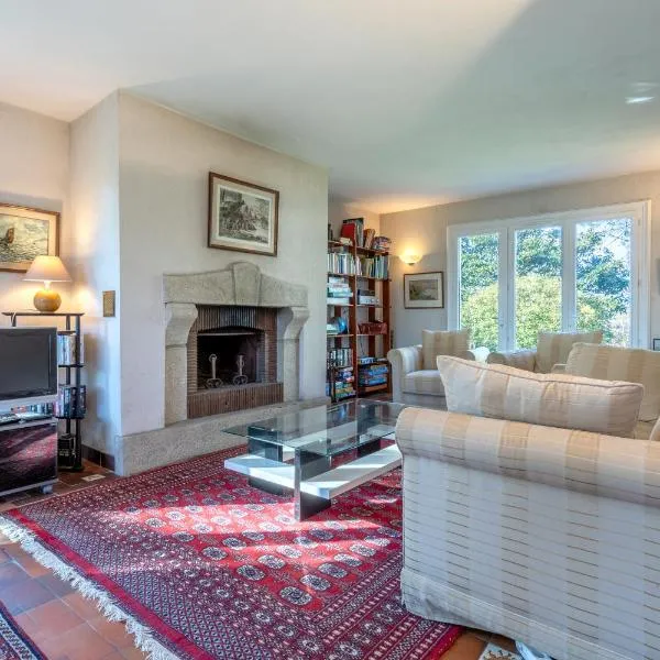 Grande maison familiale, hotel in Douarnenez