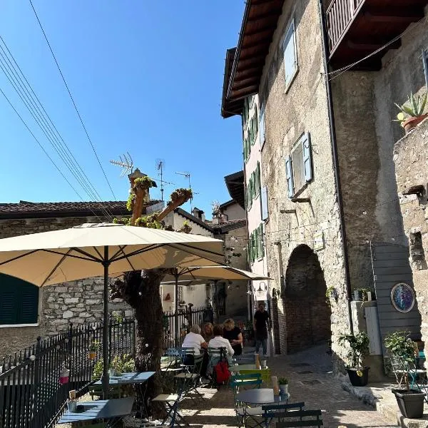 Studios Al Castello dei Limoni, hotel in Limone sul Garda