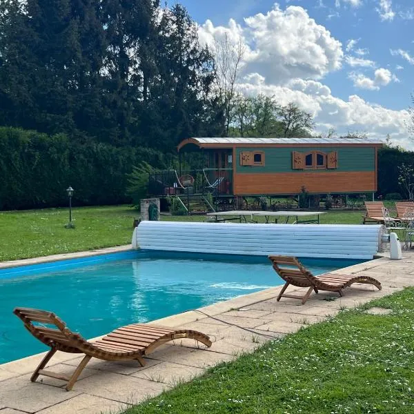 La Roulotte deluxe de Malpas, hotel v destinaci Quingey