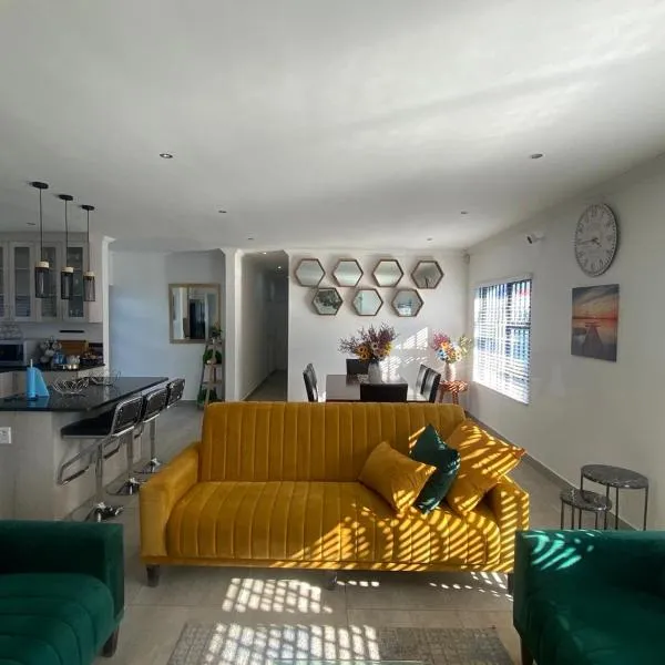 케이프타운에 위치한 호텔 32 On Gill Road Self Catering