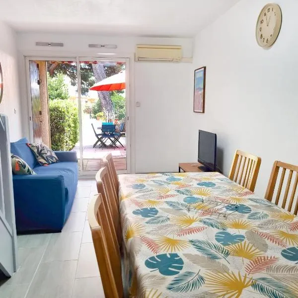 Maison Tita - maison avec parking, jardin et clim, hotel in Hyères