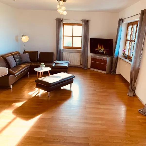 Adlerhorst - Alpenblick & Ruhe, Großes Haus für Gruppen, hotell sihtkohas Thyrnau