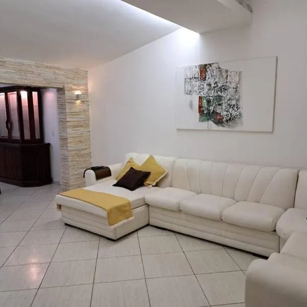 Casa familiar condomínio fechado