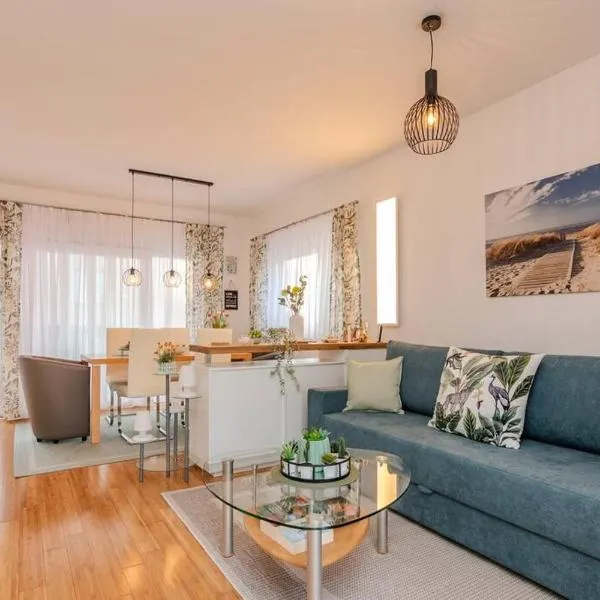 Magnolia modern house with spacious garden, hotel sa Novalja